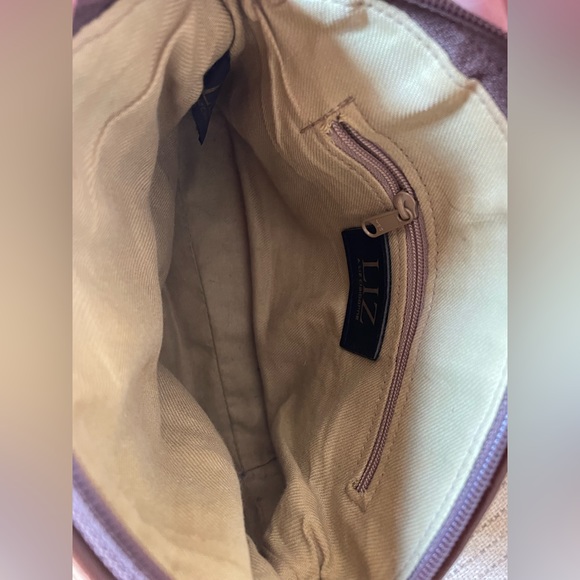 ✨Vintage Liz Claiborne leather cross body bag✨ - Picture 8 of 8